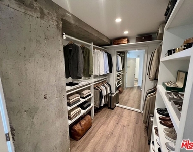 838 N Doheny Drive - Photo Thumbnail 10
