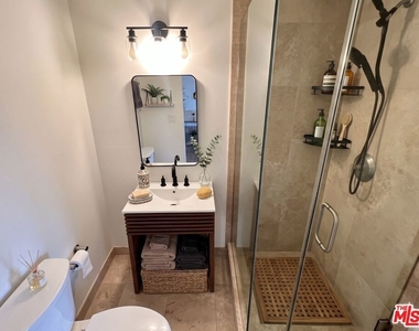 838 N Doheny Drive - Photo Thumbnail 11
