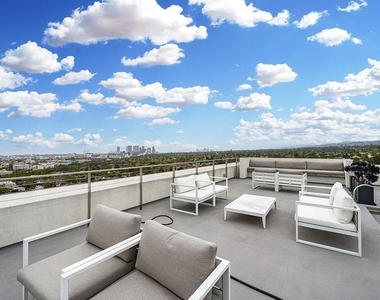 838 N Doheny Drive - Photo Thumbnail 16