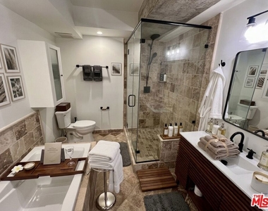 838 N Doheny Drive - Photo Thumbnail 9