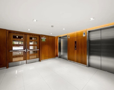 838 N Doheny Drive - Photo Thumbnail 19