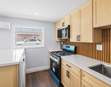 4622 W 149th Street - Photo Thumbnail 3
