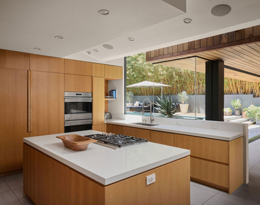 8970 Wonderland Park Avenue - Photo Thumbnail 11