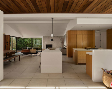 8970 Wonderland Park Avenue - Photo Thumbnail 8