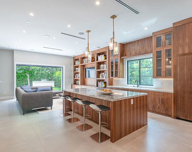 14752 Hartsook Street - Photo Thumbnail 9
