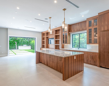 14752 Hartsook Street - Photo Thumbnail 11