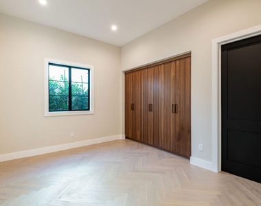 14752 Hartsook Street - Photo Thumbnail 20