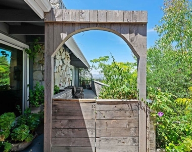 16582 Calneva Drive - Photo Thumbnail 2