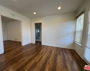 823 23rd Street - Photo Thumbnail 5