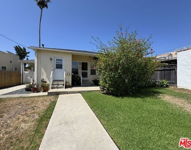 823 23rd Street - Photo Thumbnail 11