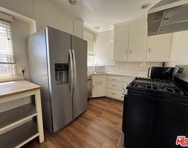 823 23rd Street - Photo Thumbnail 7
