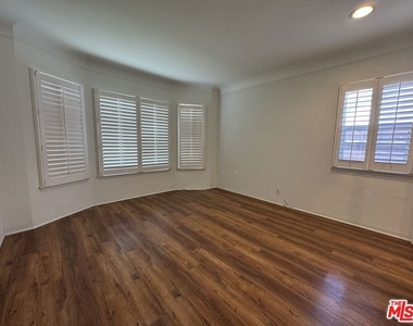 823 23rd Street - Photo Thumbnail 6