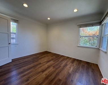 823 23rd Street - Photo Thumbnail 8