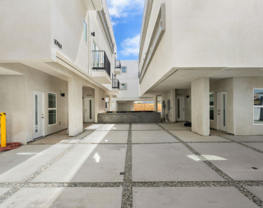 10963 Calvert - Photo Thumbnail 12