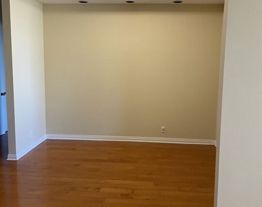 10432 Eastborne Avenue - Photo Thumbnail 6