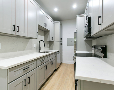 7229 Willoughby Avenue - Photo Thumbnail 6