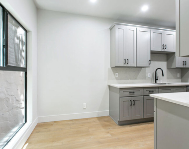 7229 Willoughby Avenue - Photo Thumbnail 7