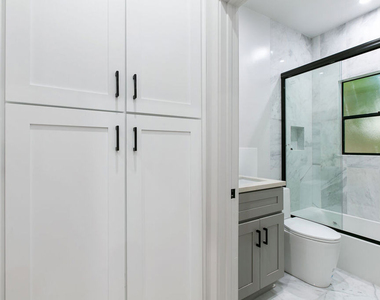 7229 Willoughby Avenue - Photo Thumbnail 8