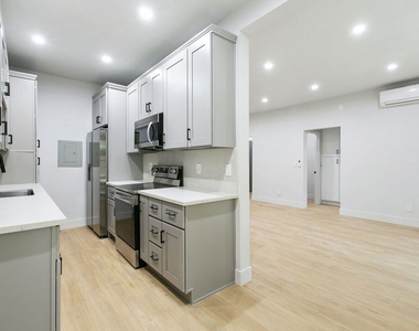 7229 Willoughby Avenue - Photo Thumbnail 5