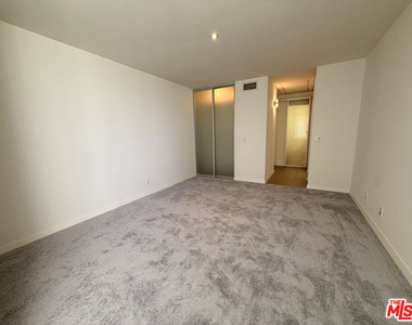 10751 Wilshire Boulevard - Photo Thumbnail 8