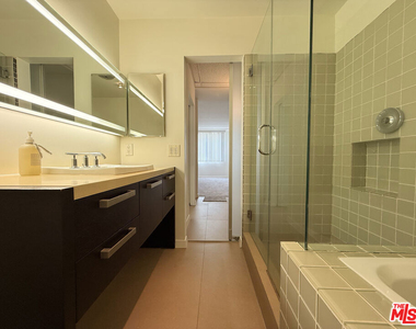 10751 Wilshire Boulevard - Photo Thumbnail 11