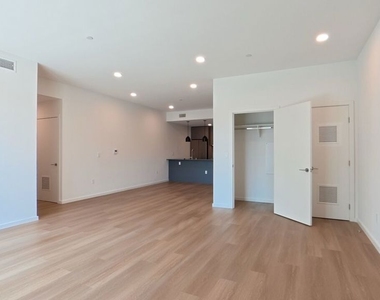5119 Colfax Avenue - Photo Thumbnail 22