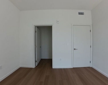 5119 Colfax Avenue - Photo Thumbnail 15