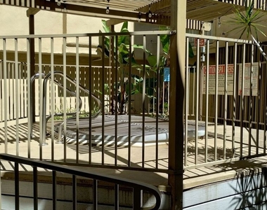 740 N Kings Road - Photo Thumbnail 32