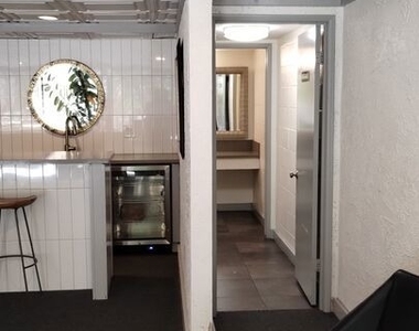 740 N Kings Road - Photo Thumbnail 35