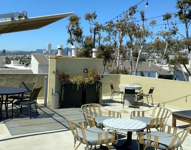 740 N Kings Road - Photo Thumbnail 28