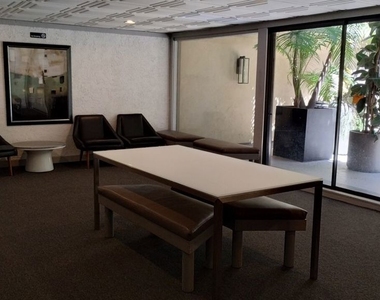 740 N Kings Road - Photo Thumbnail 34