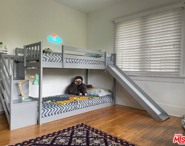 2417 Walgrove Avenue - Photo Thumbnail 15