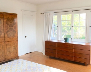 2417 Walgrove Avenue - Photo Thumbnail 14