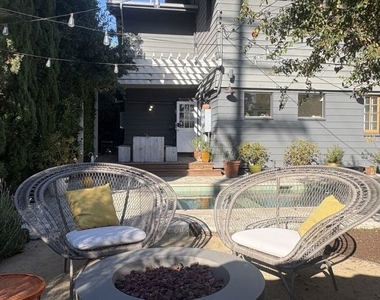 2417 Walgrove Avenue - Photo Thumbnail 20