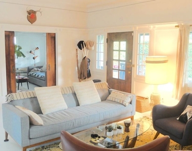 2417 Walgrove Avenue - Photo Thumbnail 6