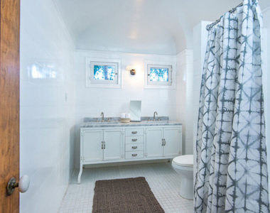 2417 Walgrove Avenue - Photo Thumbnail 12