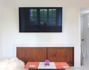 2417 Walgrove Avenue - Photo Thumbnail 5