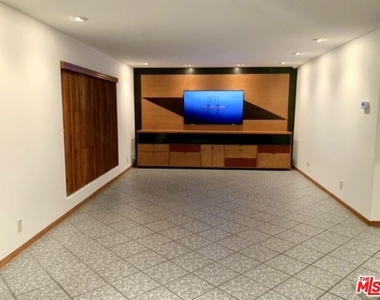 970 Palm Avenue - Photo Thumbnail 4