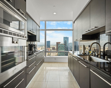 900 W Olympic Boulevard - Photo Thumbnail 10