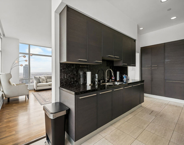 900 W Olympic Boulevard - Photo Thumbnail 13