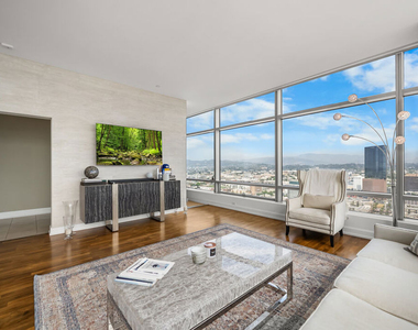 900 W Olympic Boulevard - Photo Thumbnail 5
