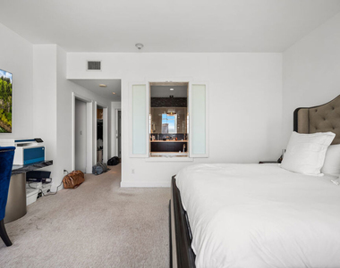 900 W Olympic Boulevard - Photo Thumbnail 24