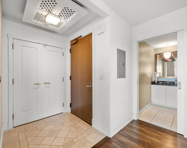 900 W Olympic Boulevard - Photo Thumbnail 16