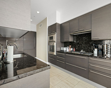 900 W Olympic Boulevard - Photo Thumbnail 14