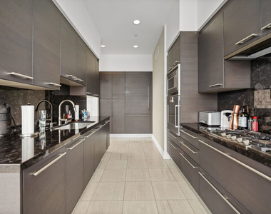 900 W Olympic Boulevard - Photo Thumbnail 11