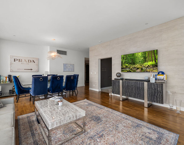 900 W Olympic Boulevard - Photo Thumbnail 8