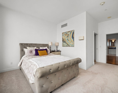 900 W Olympic Boulevard - Photo Thumbnail 38