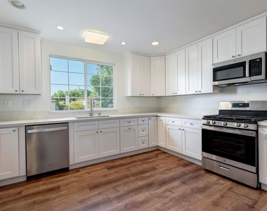 17322 Martha Street - Photo Thumbnail 8