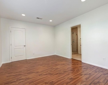 17322 Martha Street - Photo Thumbnail 14