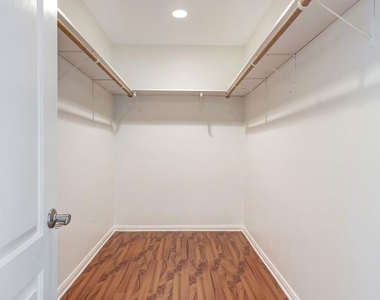 17322 Martha Street - Photo Thumbnail 13